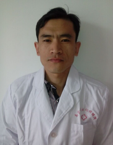 锁骨中间凹陷处摸上去有一个硬硬的疙瘩